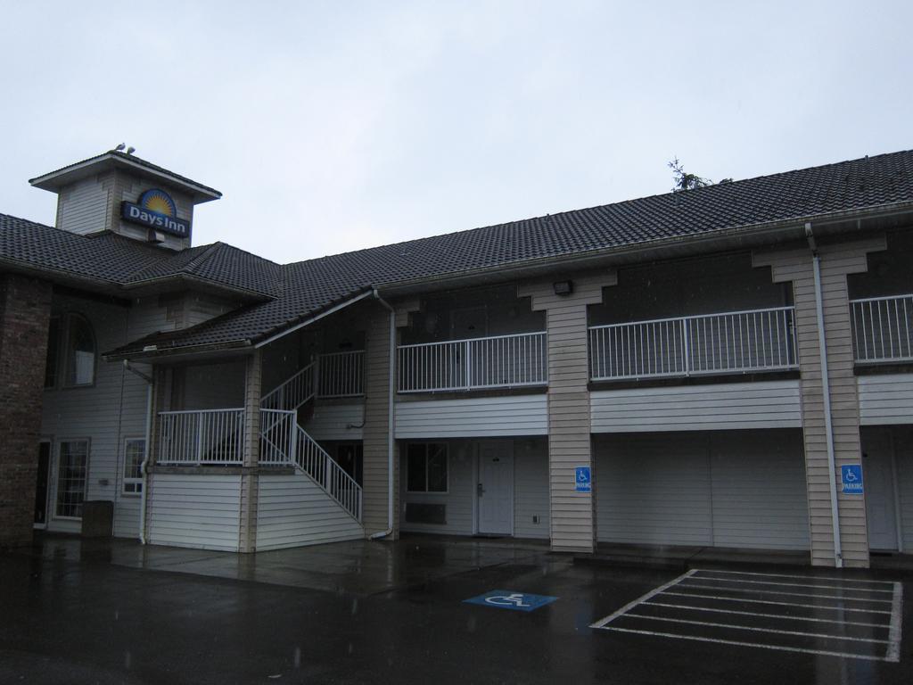 Days Inn By Wyndham אושן שורס מראה חיצוני תמונה